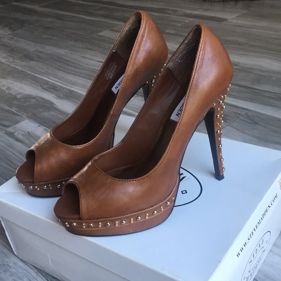 Steve Madden Cognac Heels with Studs - Picture 3 of 4